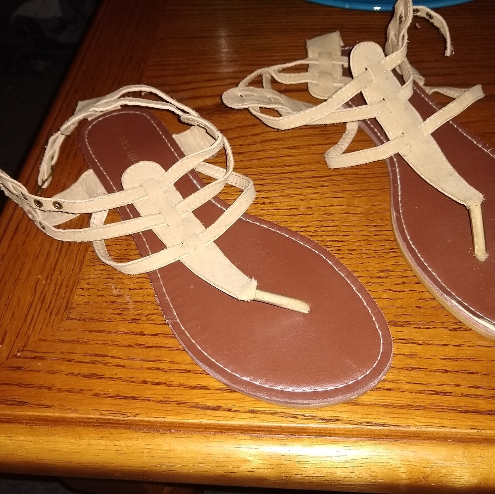 Wet Seal Women's size 9 fabric sandals 🎇ADD-ON FOR JUST $5 TO BUNDLES OF $20+